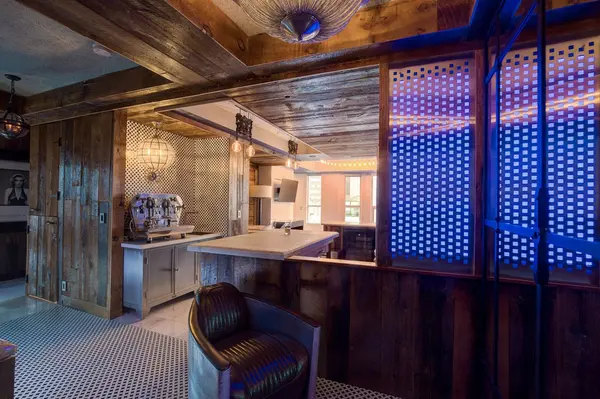 68 Yorkville AVE #301, Toronto C02, ON M5R 3V7