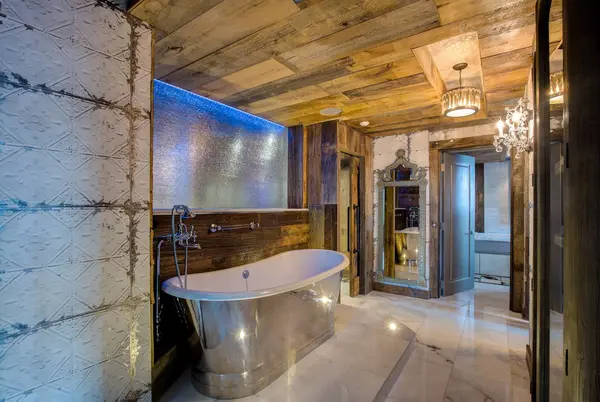 68 Yorkville AVE #301, Toronto C02, ON M5R 3V7