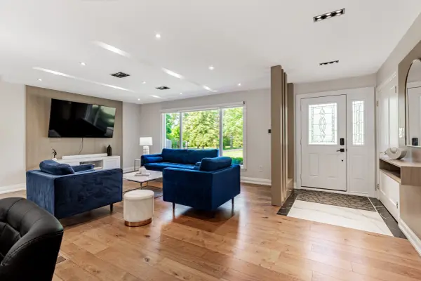 14639 Leslie ST, Aurora, ON L4G 7C6