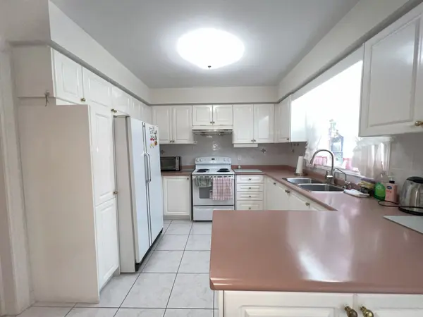 84 White Lotus CIR, Markham, ON L6C 1V7