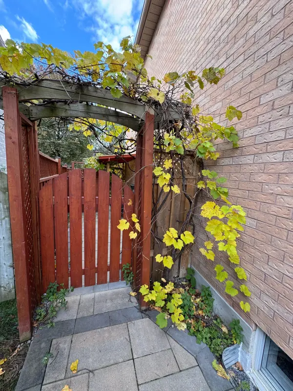 46 Thornbrook CT #Basement, Vaughan, ON L4J 7X4