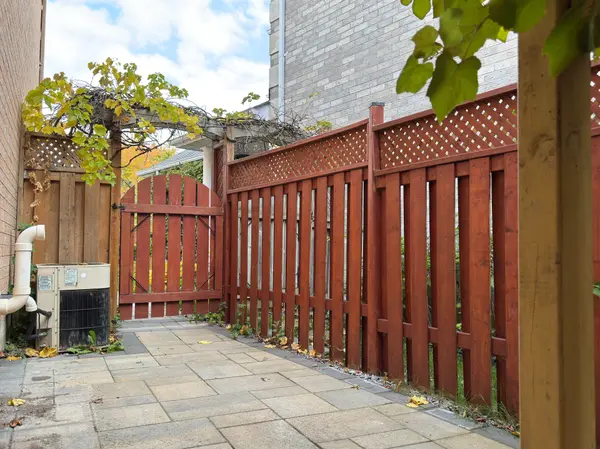 46 Thornbrook CT #Basement, Vaughan, ON L4J 7X4