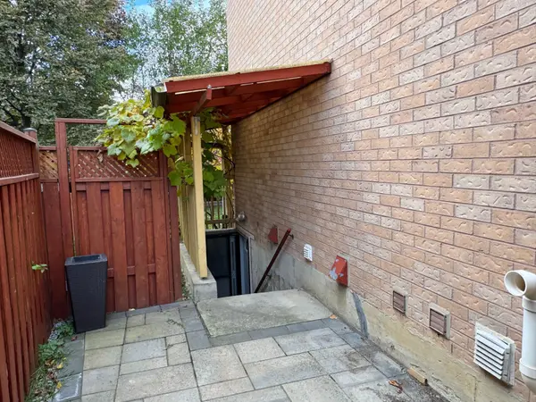 46 Thornbrook CT #Basement, Vaughan, ON L4J 7X4