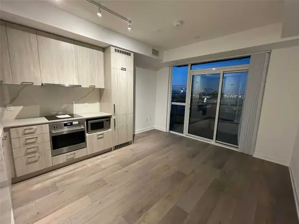 10 Honeycrisp CRES #917, Vaughan, ON L4K 0M7