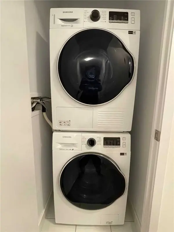 10 Honeycrisp CRES #917, Vaughan, ON L4K 0M7