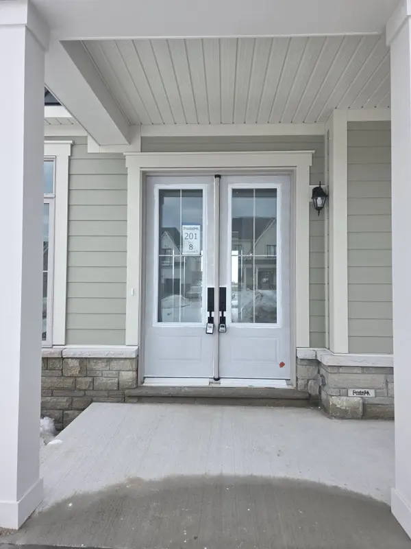 8 Vinnicombe DR, Oro-medonte, ON L0L 2L0