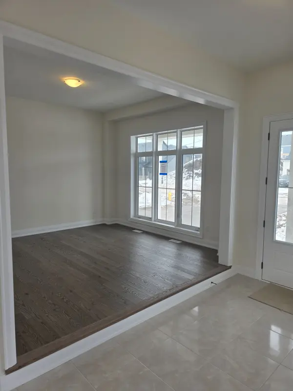 8 Vinnicombe DR, Oro-medonte, ON L0L 2L0