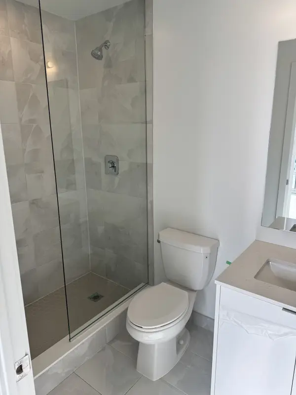 2088 James ST #209, Burlington, ON L7R 0H2