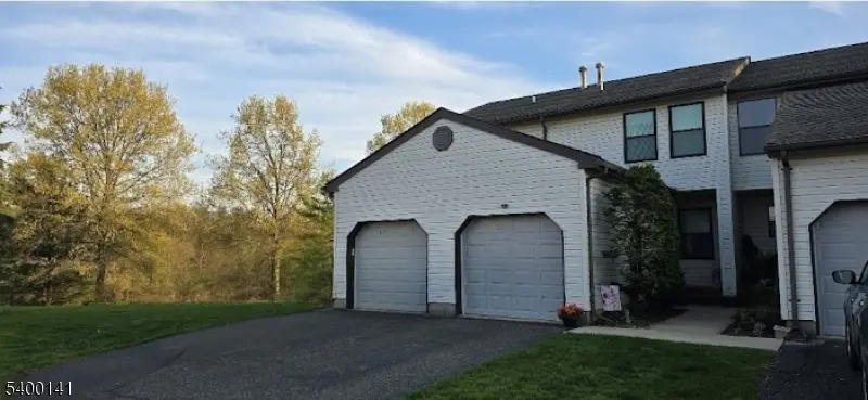 822 Poplar Ct, Raritan Twp., NJ 08822