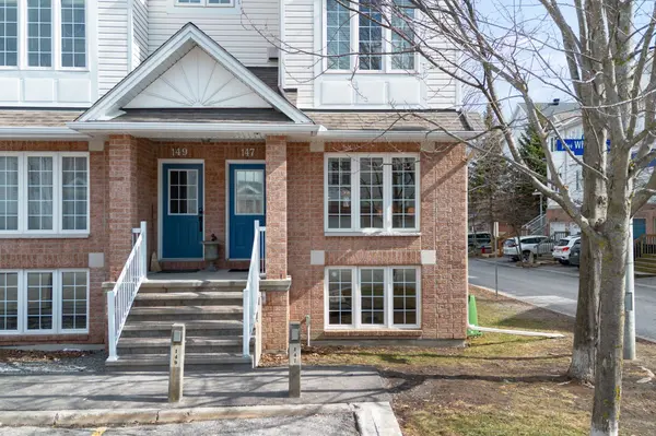 147 Wharhol Private, Bells Corners And South To Fallowfield, ON K2H 1G5