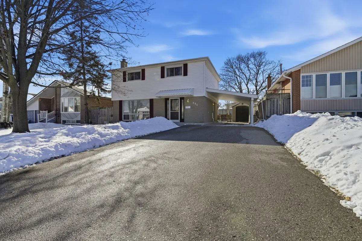 886 Antonio ST, Pickering, ON L1W 1T3