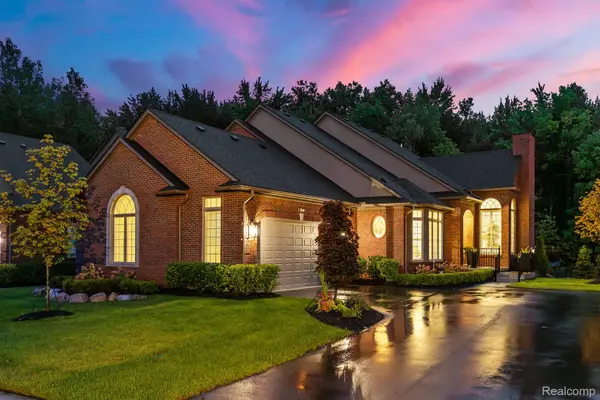 2515 Barberry DR #21, Shelby Charter Township, MI 48316