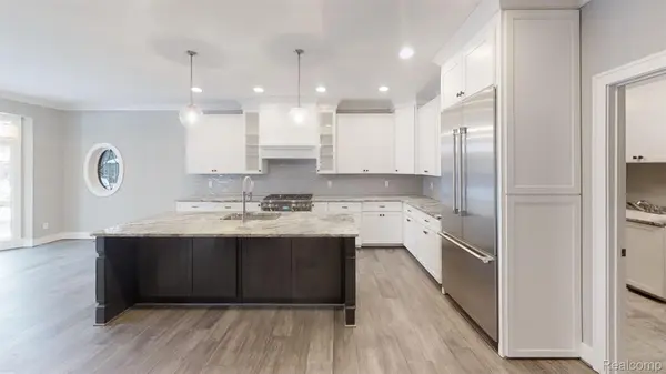 2515 Barberry DR #21, Shelby Charter Township, MI 48316