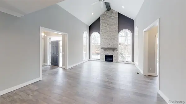 2515 Barberry DR #21, Shelby Charter Township, MI 48316