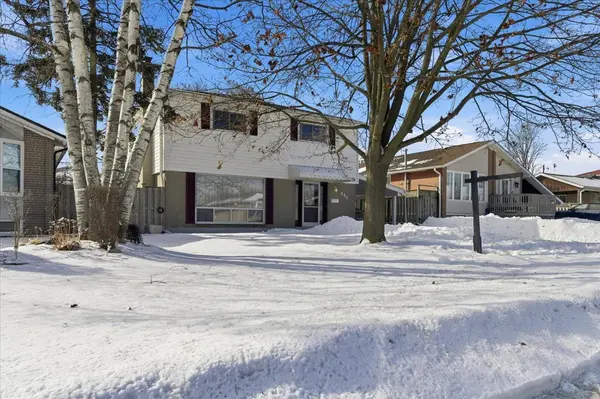 886 Antonio ST, Pickering, ON L1W 1T3