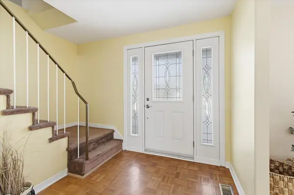 886 Antonio ST, Pickering, ON L1W 1T3