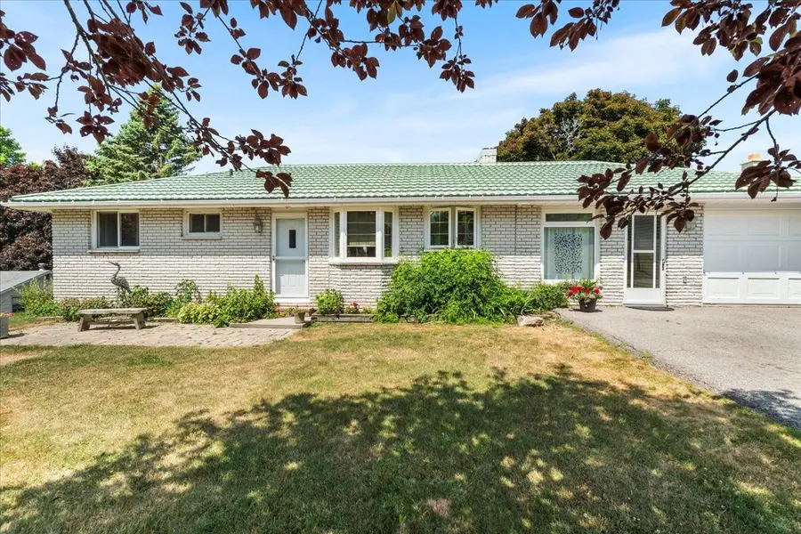 54 Cedar LN, Prince Edward County, ON K0K 2T0