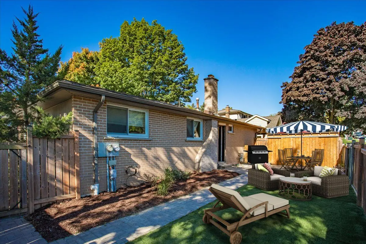 42 Daphne CRES #B, Barrie, ON L4M 2Y8