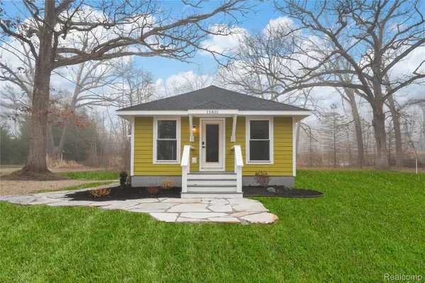 15801 Oak AVE, Chikaming Township, MI 49129