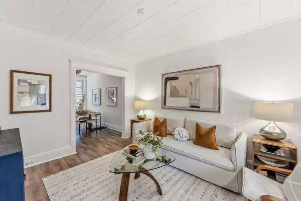 Toronto C04, ON M4N 1Z6,186 Roslin AVE