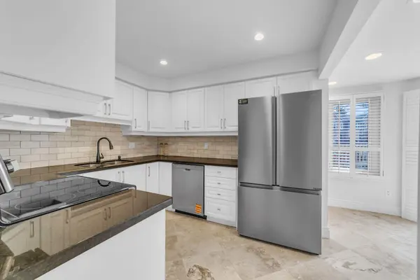 24 Beaumont PL #61, Vaughan, ON L4J 4X2