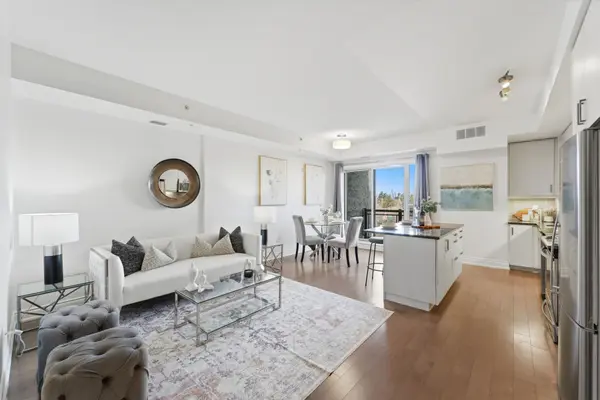 3170 Erin Mills Pkwy #429, Mississauga, ON L5L 0B6