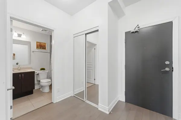 3170 Erin Mills Pkwy #429, Mississauga, ON L5L 0B6