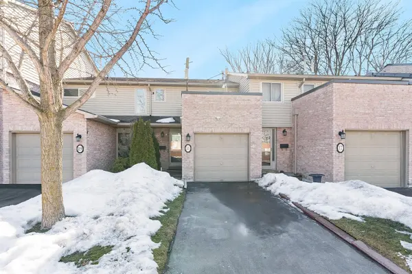 2075 Asta DR #18, Mississauga, ON L5A 2T5