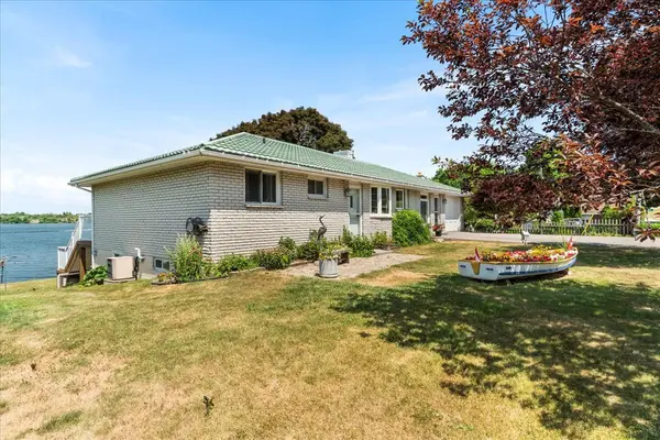 54 Cedar LN, Prince Edward County, ON K0K 2T0