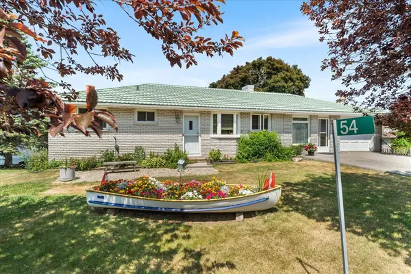 54 Cedar LN, Prince Edward County, ON K0K 2T0
