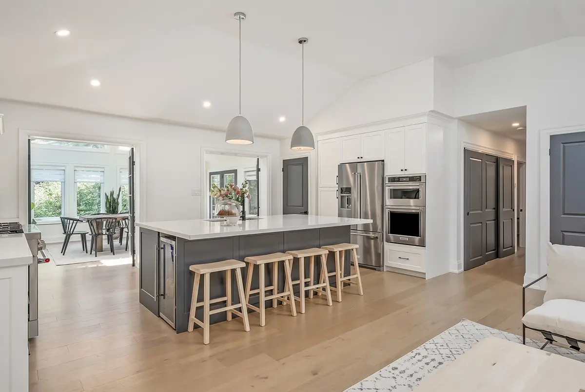 564 Maplehill DR, Burlington, ON L7N 2W3