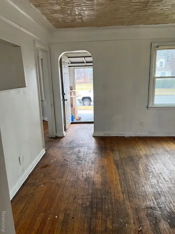 9176 Winthrop ST, Detroit, MI 48228