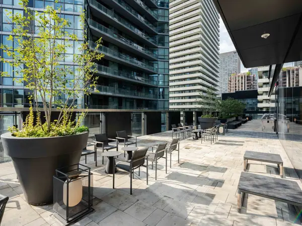 55 Charles ST E #4002, Toronto C08, ON M4Y 0J1