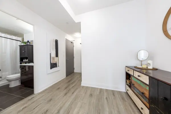 7167 Yonge ST #1402, Markham, ON L3T 0E1