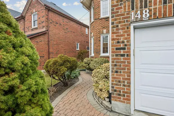 148 Edmund Seager DR, Vaughan, ON L4J 4S7