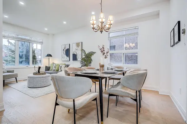 16 Hartwell WAY, Aurora, ON L4G 7X7