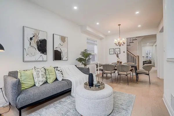 16 Hartwell WAY, Aurora, ON L4G 7X7