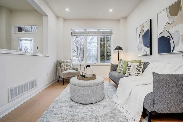 16 Hartwell WAY, Aurora, ON L4G 7X7