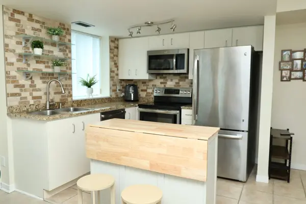 2565 Erin Centre BLVD #503, Mississauga, ON L5M 6Z8