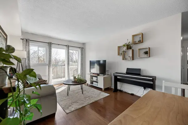 158A Mcarthur AVE #303, Vanier And Kingsview Park, ON K1L 7E7