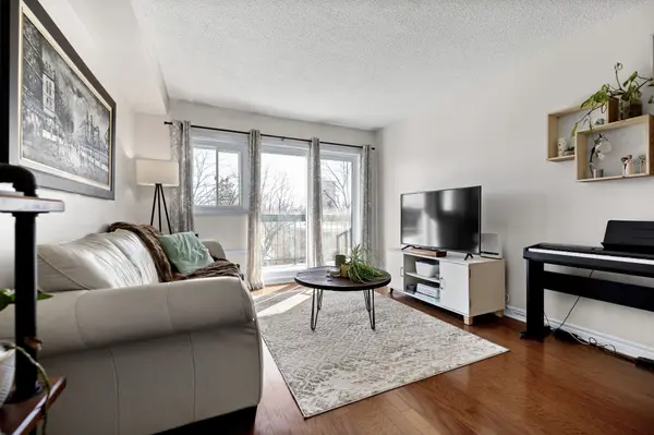 158A Mcarthur AVE #303, Vanier And Kingsview Park, ON K1L 7E7