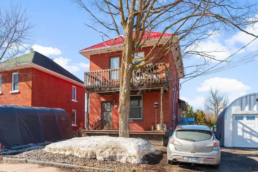 12 Meadow ST, Whitewater Region, ON K0J 1K0