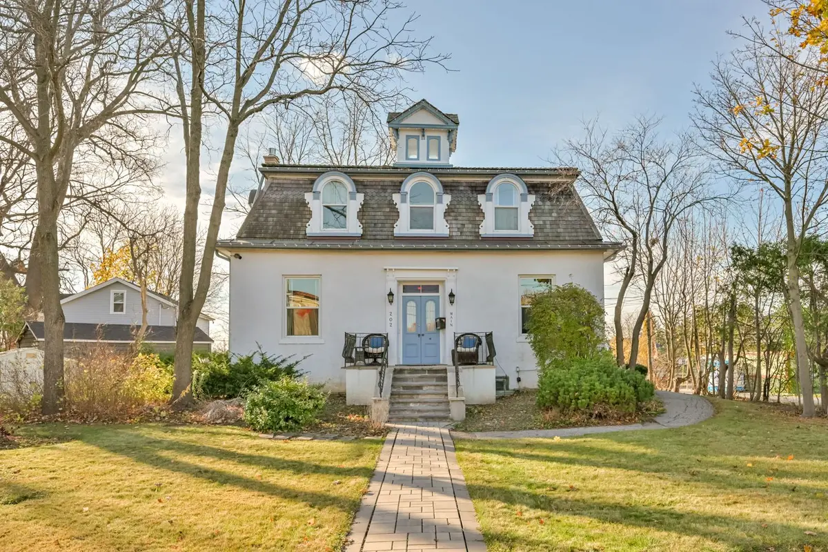 202 Main ST N, Markham, ON L3P 1Y3