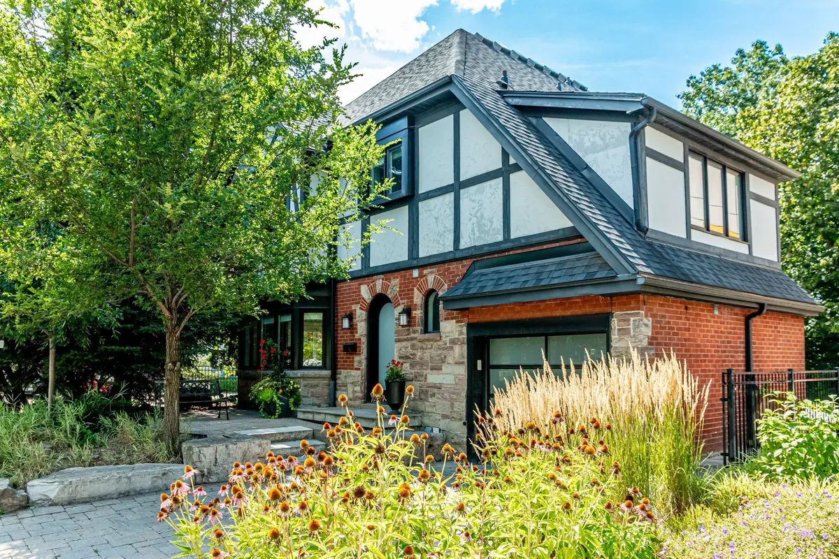 3 Oakwood PL, Hamilton, ON L8S 4C9