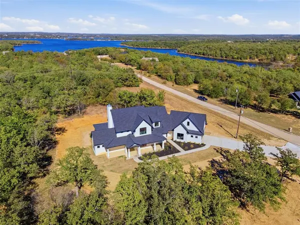 1552 Lakeridge Boulevard, Sunset, TX 76270