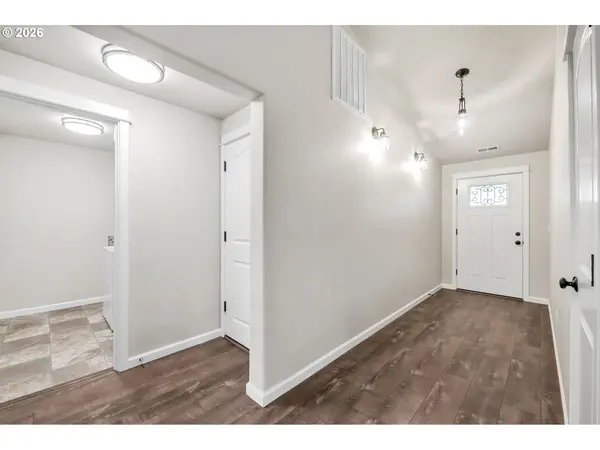 632 N 5TH ST, Creswell, OR 97426