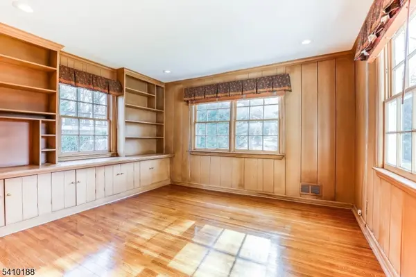 11 Wordsworth Rd, Millburn Twp., NJ 07078