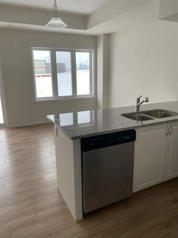 225 Danzatore PATH, Oshawa, ON L1L 0P9