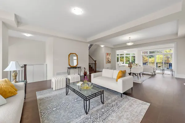 23 Kingwood LN, Aurora, ON L4G 3Z7