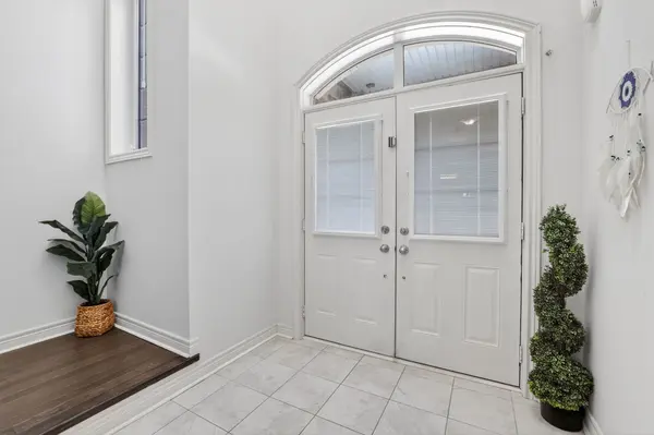 31 Tay BLVD, Bradford West Gwillimbury, ON L3Z 0W5